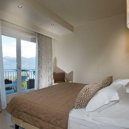 Hotel Miralago Сан Дзено ди Монтаня Екстериор снимка