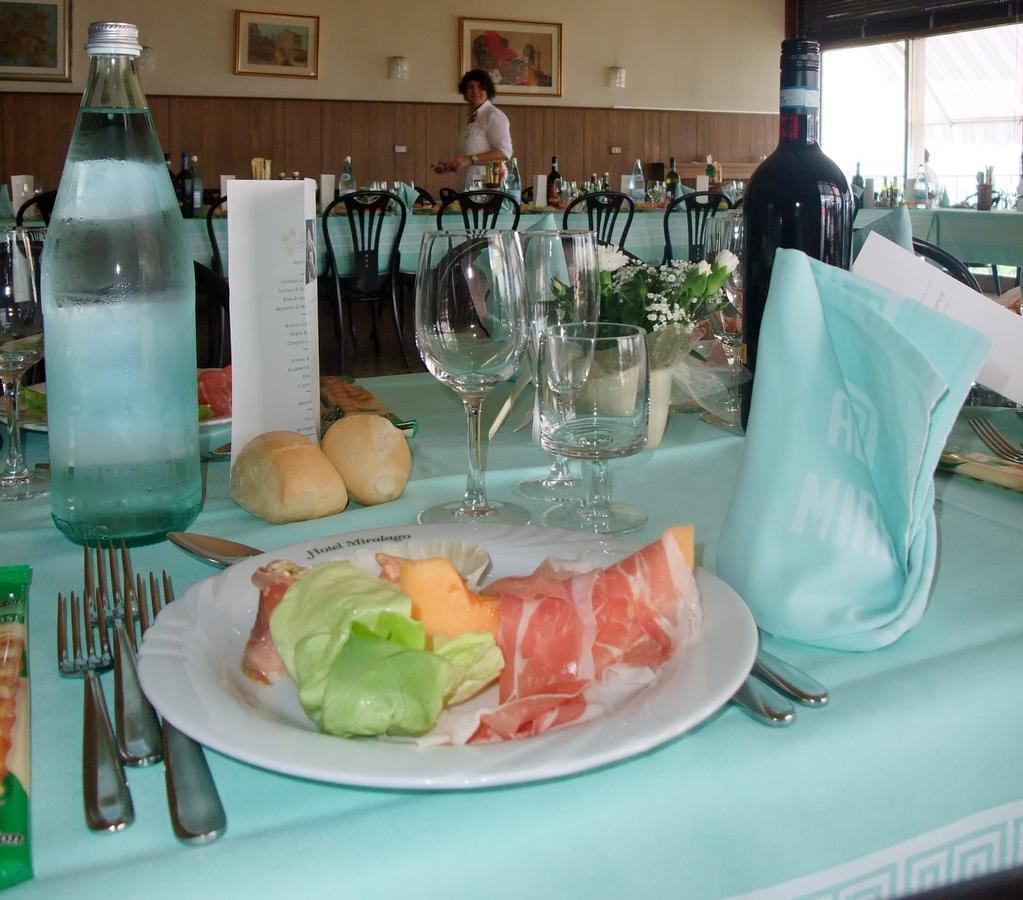 Hotel Miralago Сан Дзено ди Монтаня Екстериор снимка