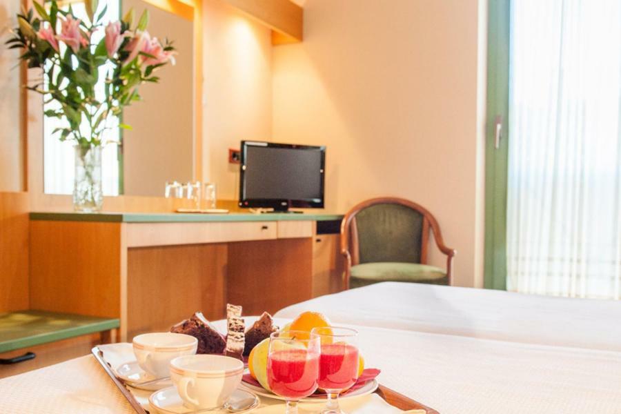 Hotel Miralago Сан Дзено ди Монтаня Екстериор снимка